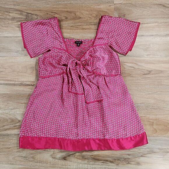 🔹️Nine West Pink Geometric Lightweight Silk Split Short Sleeve Top Size 8 - Picture 1 of 11